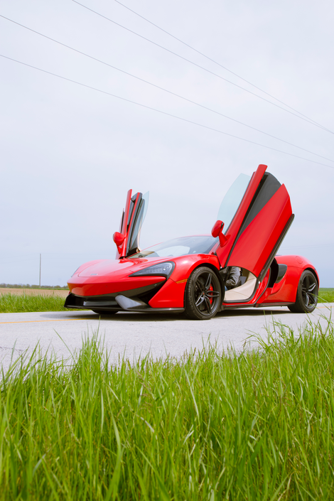 Illustration for article titled What It's Like To Drive A $240,000 McLaren In The Middle Of Nowhere Ohio